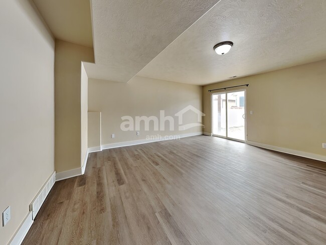 Building Photo - 5003 W Diamondback Dr