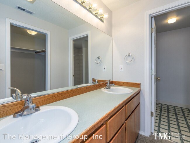 Foto del edificio - 3 br, 2.5 bath House - 1913 NW 31st Way