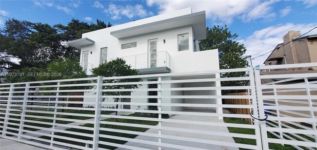 Building Photo - 3787 Thomas Ave