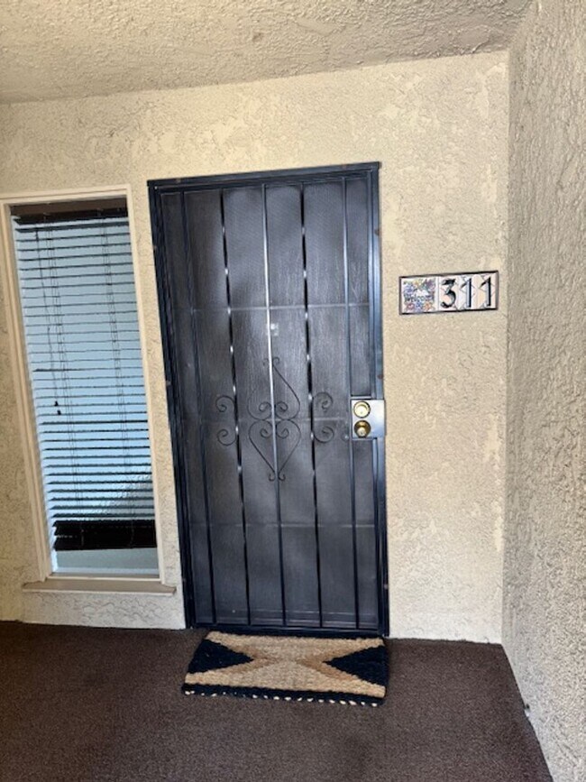 Foto del edificio - Beautifully Updated 2 bed 2 bath Condo in ...