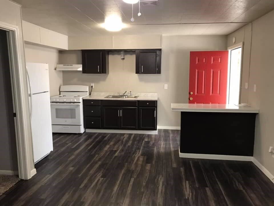 Primary Photo - 1020 N Main St