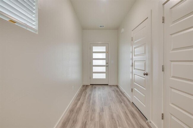 Foto del edificio - Luxury NEW 3 Bedroom 2.5 Bathroom Townhome...