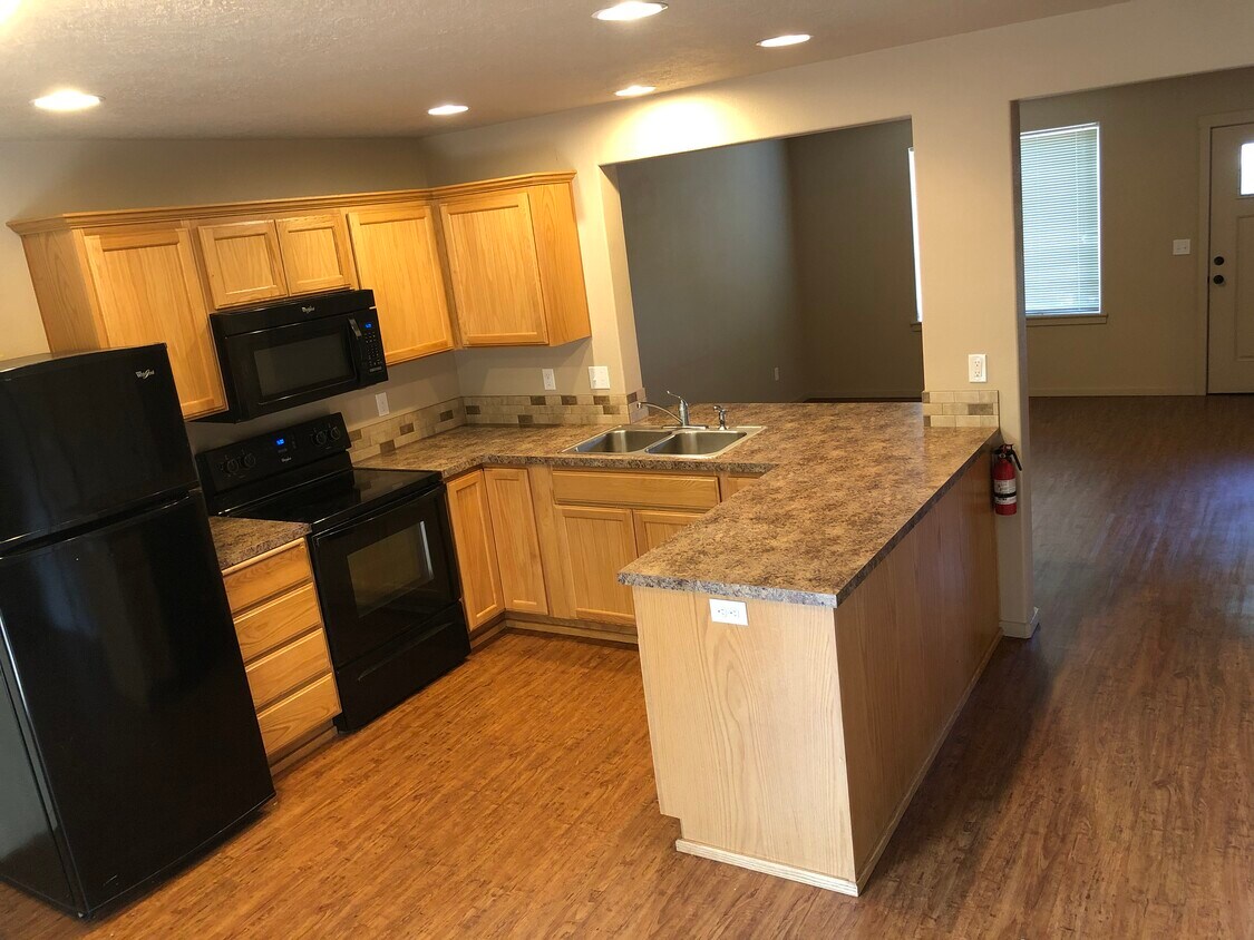 Kitchen, Living Room - 599 Jackson St W