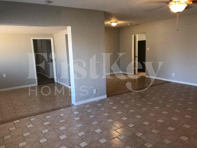 Foto del edificio - 1634 W Indian School Rd