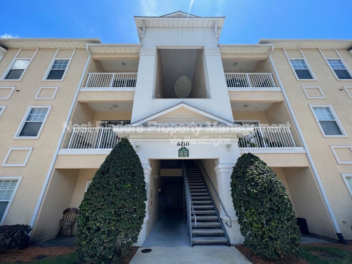 Foto principal - 8210 Green Parrot Rd
