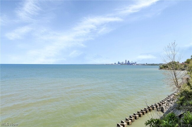Foto del edificio - 12500 Edgewater Dr