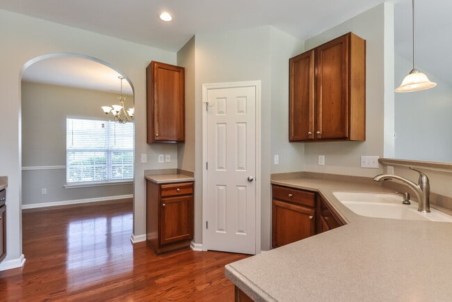 Foto del edificio - 1102 Braemar Highland Dr