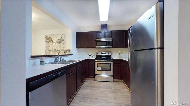 Foto del edificio - 18501 SE Newport Way