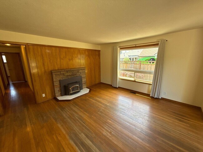Foto del edificio - 1670 Yew St SE