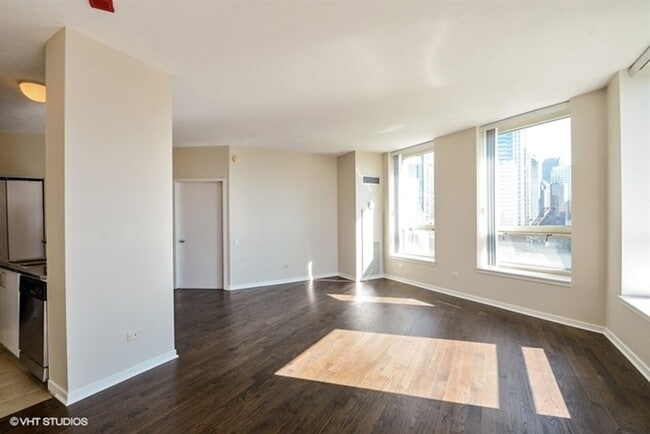 Building Photo - 600N N Kingsbury St