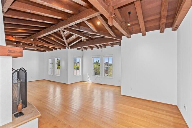 Building Photo - 7441 Cabrillo Ave