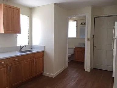 Building Photo - Beautiful 1 Bedroom Located on a quite street