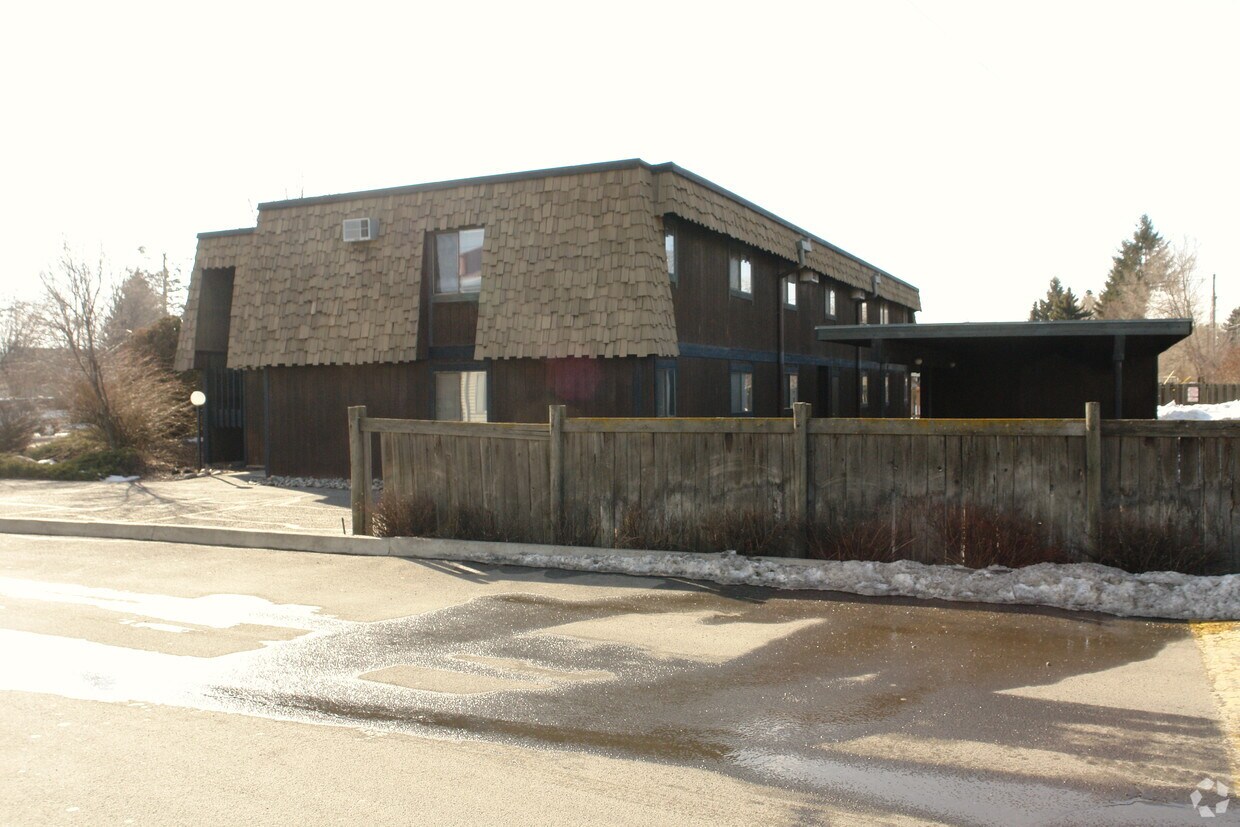 Building Photo - 15407 E Broadway Ave