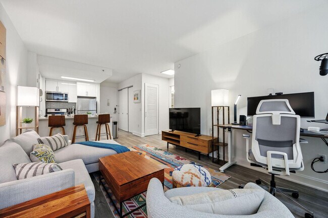 Building Photo - 10 Hanover Square