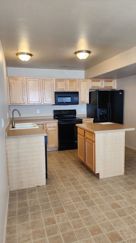 Building Photo - 146 Aparicio Dr