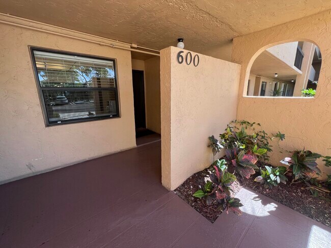 Building Photo - 600 Egret Cir