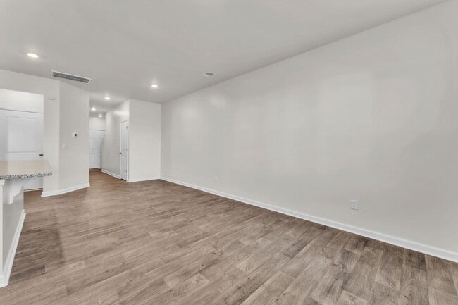 Building Photo - Don't miss this charming 3-bedroom, 2.5-ba...