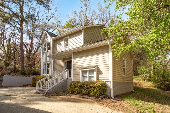 Foto del edificio - 3101 Cinnamon Cir