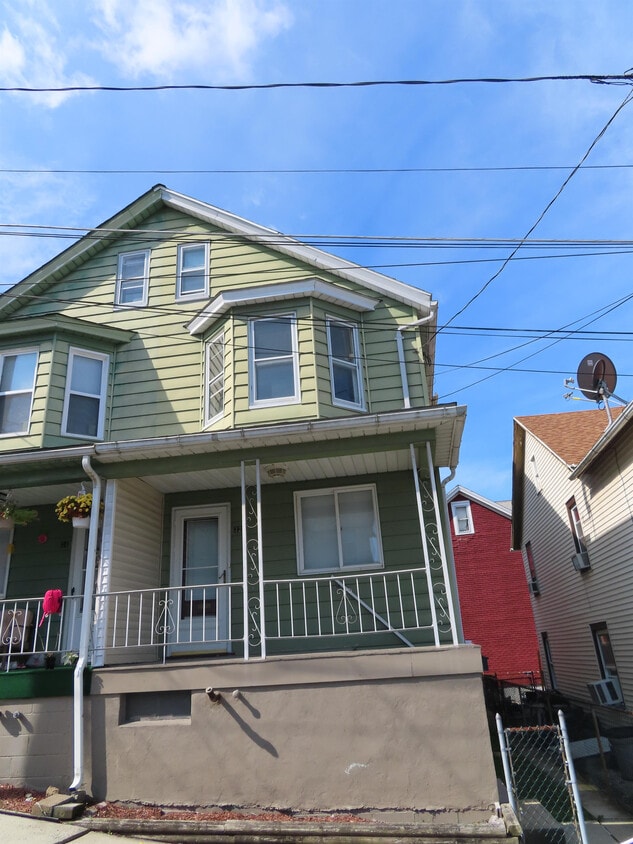 Primary Photo - 32 Cortright St