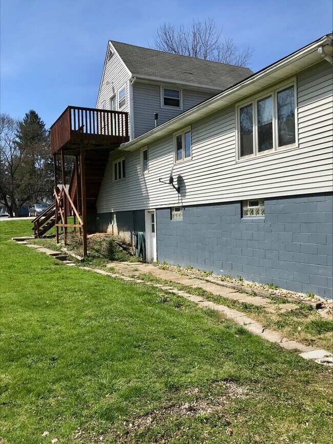 646 Woodland St SW Unit C, Hartville, OH 44632 Apartments in Hartville, OH