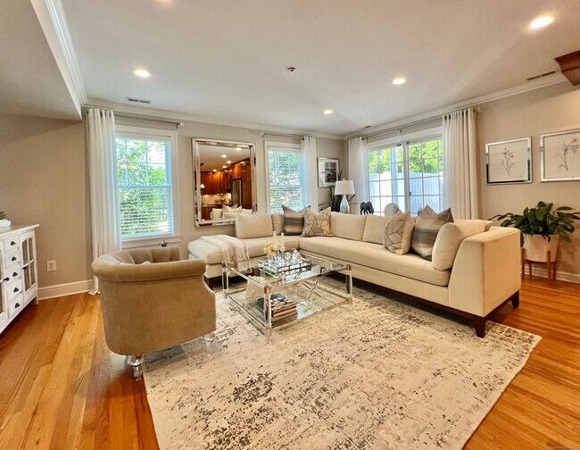 Building Photo - 76 New Canaan Ave