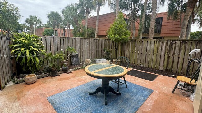 Foto del edificio - 119 Live Oak Ln