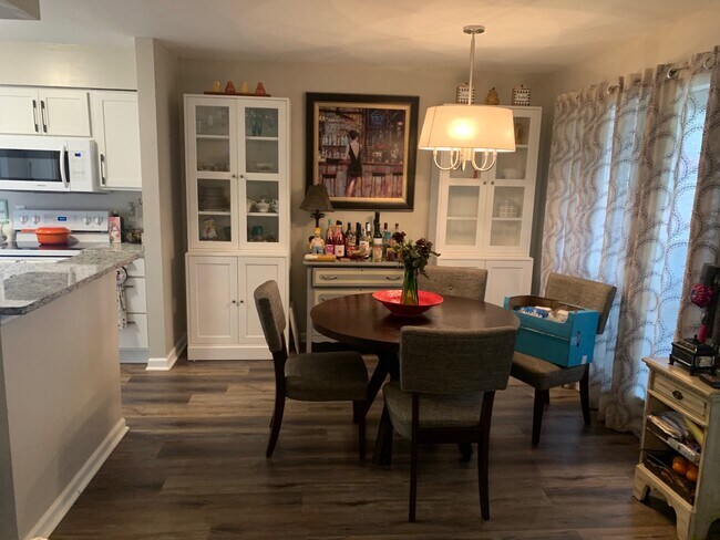 Foto del edificio - 5731 Dockside Dr