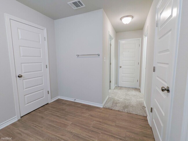Foto del edificio - 4 br, 3 bath House - 5445 Vanner Path