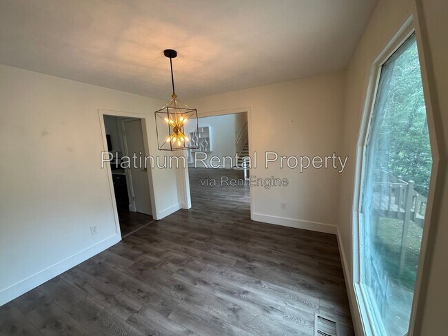 Building Photo - 4818 Highpoint Dr NE