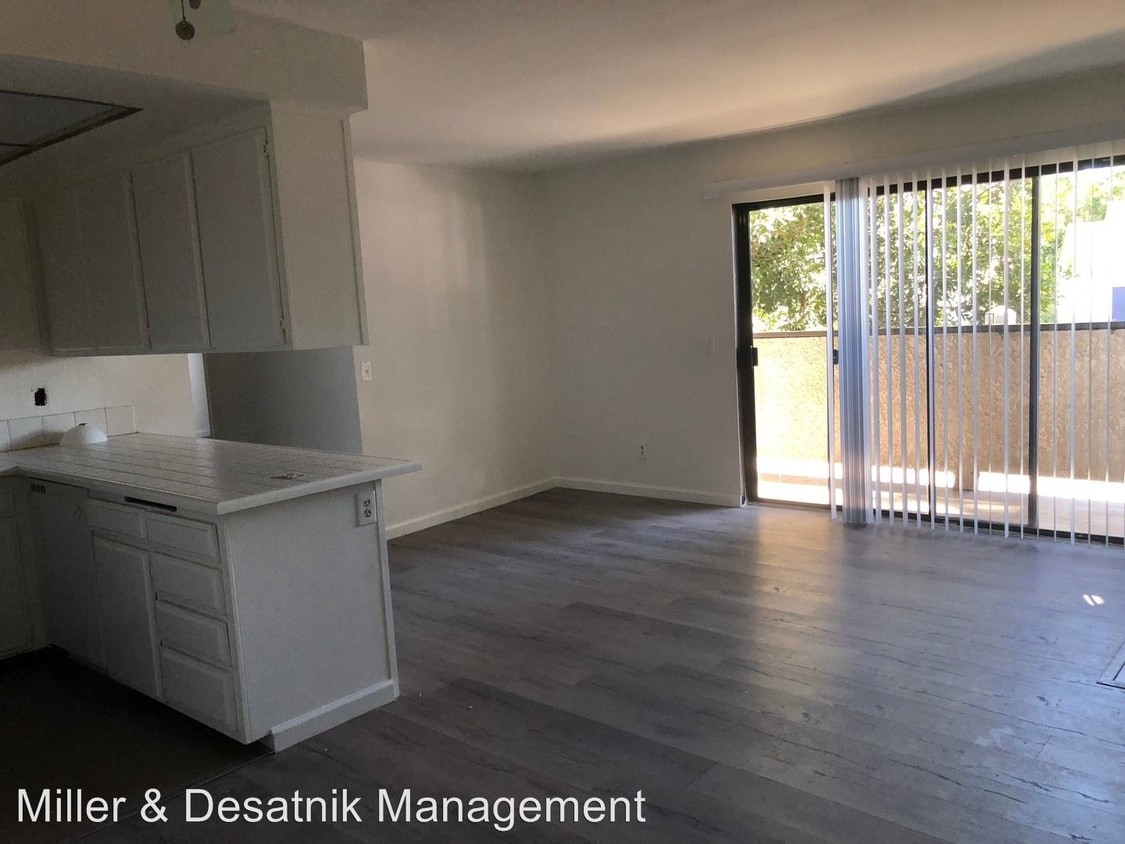 Building Photo - 10737 Palms Blvd