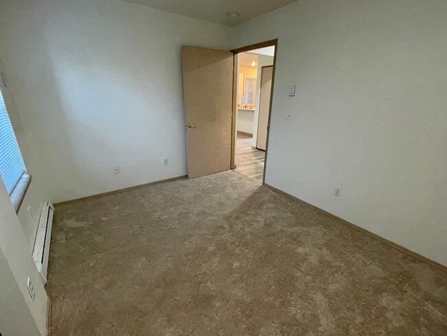 Building Photo - 2 Bed, 1 Bath Apartment in Blaine