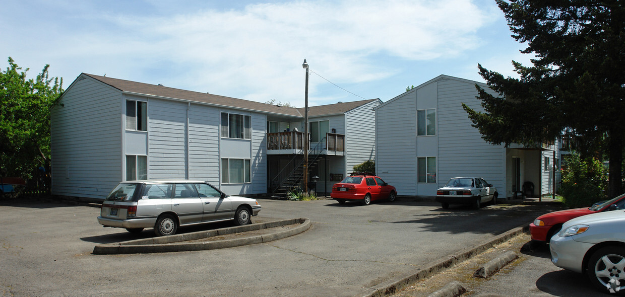 Building Photo - Cedar Crest