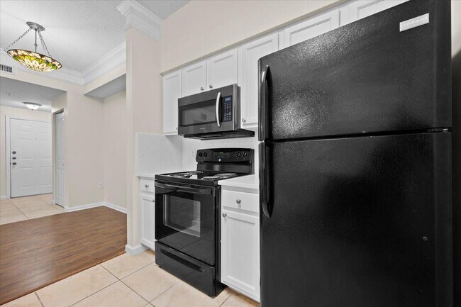 Foto del edificio - 6203 Myrtlewood Cir W