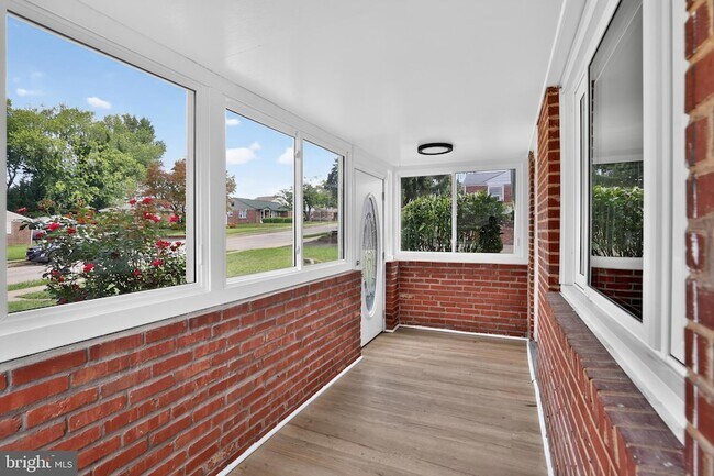 Foto del edificio - 1539 Reservoir Ave