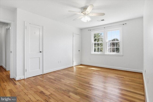 Building Photo - 1305 S Walter Reed Dr