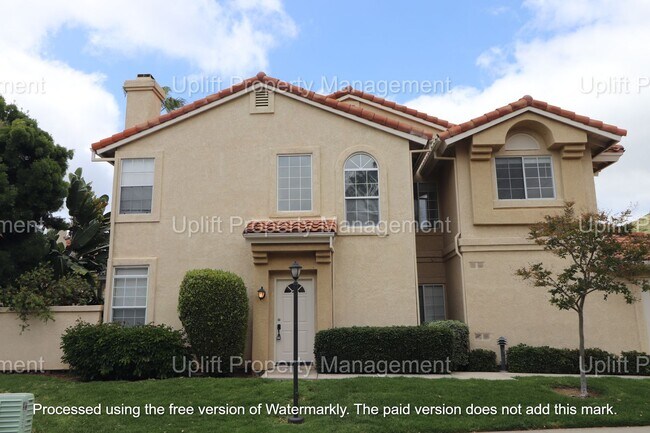 Building Photo - 3 BED, 2.5 BATH TOWNHOME W/ ATTACHED 2 CAR...