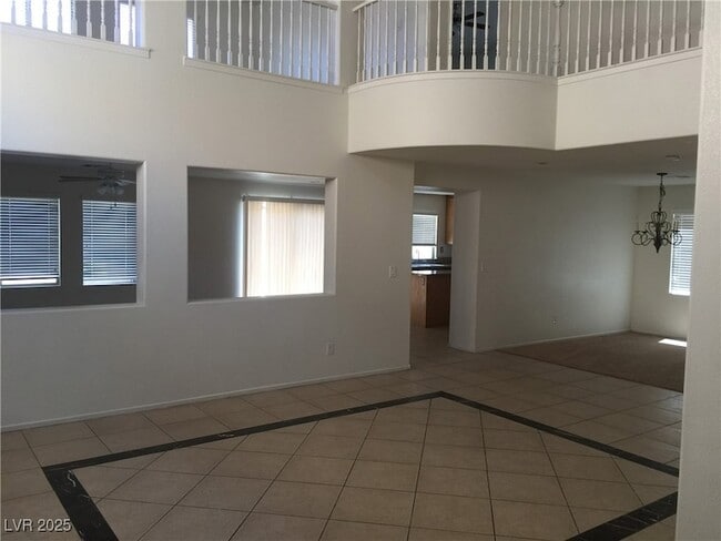 Building Photo - 5558 Cresent Valley St