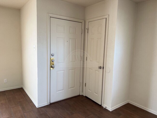 Building Photo - 915 McDaniel Cir