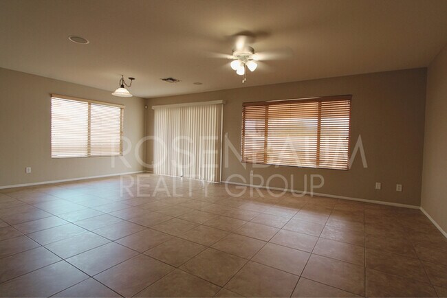 Building Photo - Beautiful 3bed, 2bath home situated in Ros...