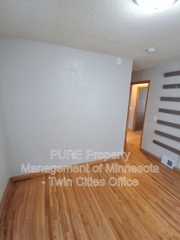 Building Photo - 731 Utah Ave S