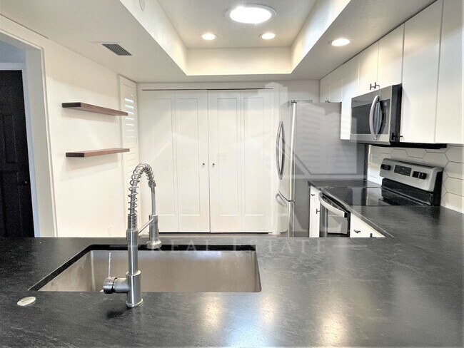 Foto del edificio - 8 W Griswold Rd