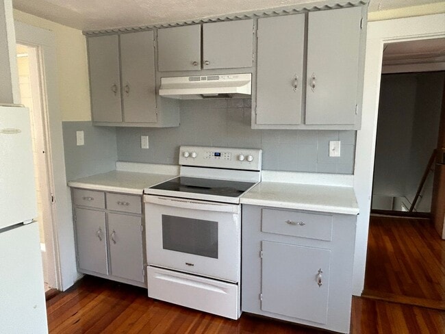 Building Photo - 11 Clark St