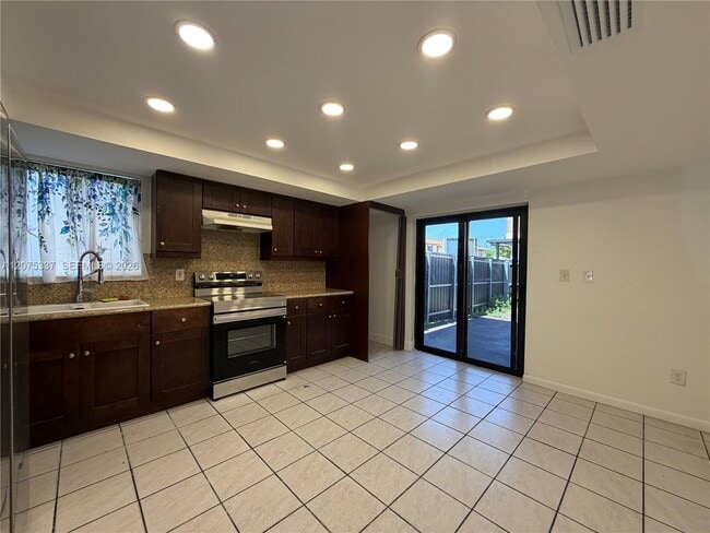 Building Photo - 4106 W 11th Ct