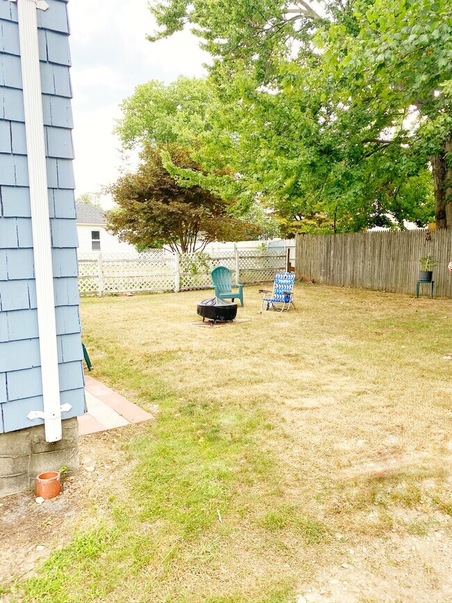 Building Photo - 55 Bungalow Ave