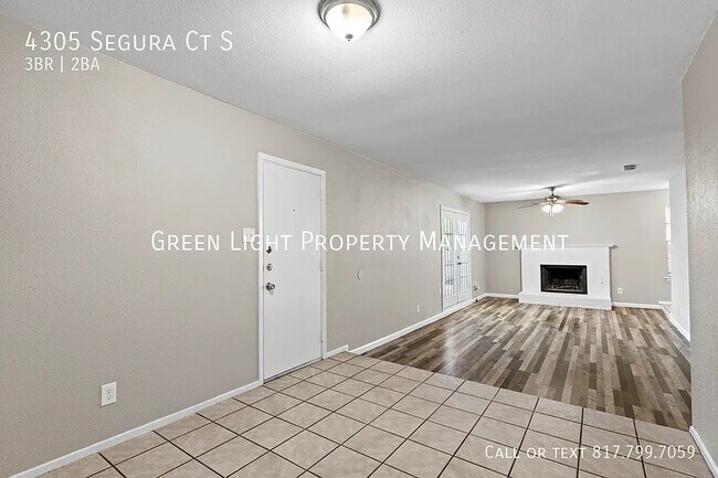 Foto del edificio - Room in Duplex on Segura Ct S