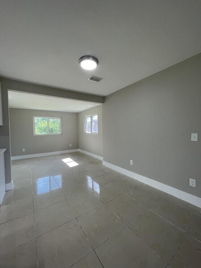 Building Photo - Newly Update Fort Myers Home For Rent