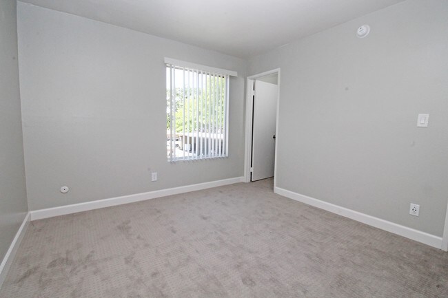 Building Photo - Crestview North Apartments