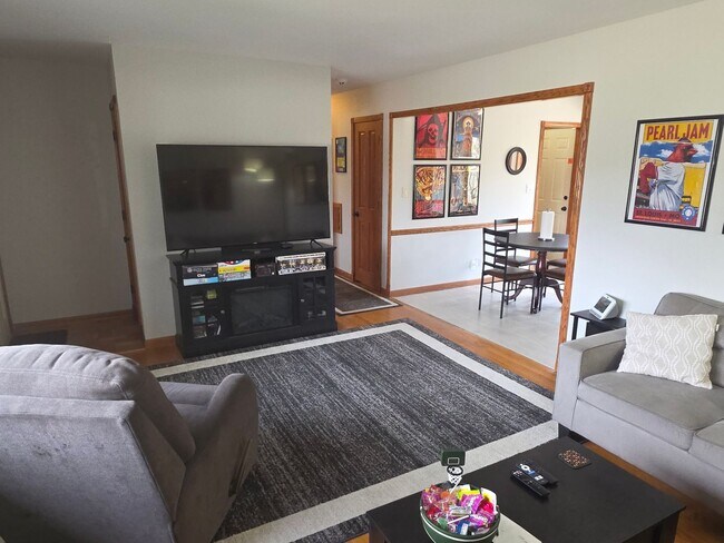 Foto del edificio - Updated 3 bedroom Racine ranch
