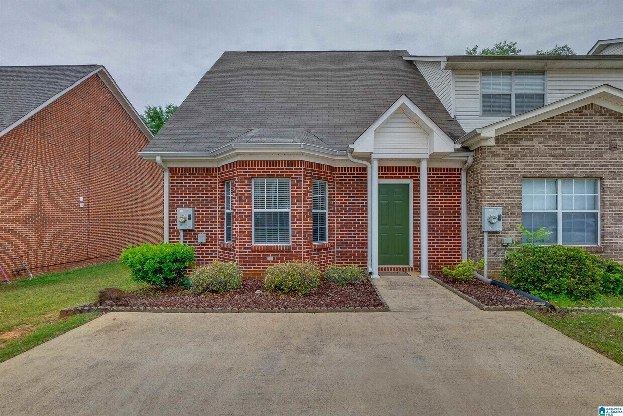 Primary Photo - 66 Park Dr S