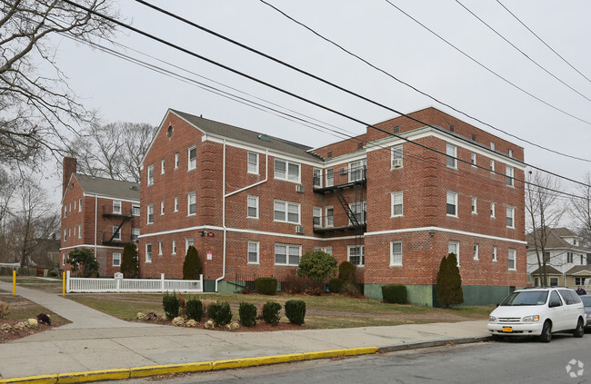 Foto del edificio - Maple Tree Apartments